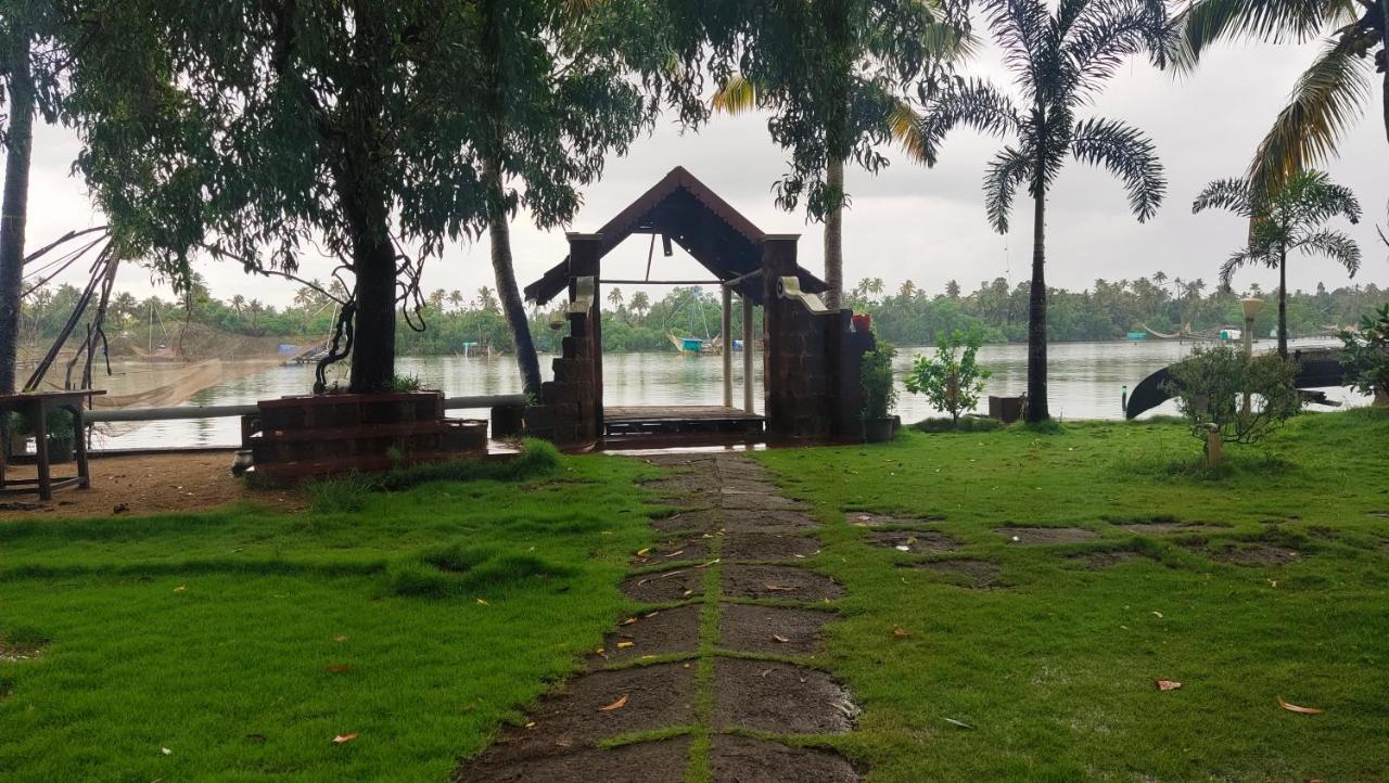 Ambadi'S Villa -Lake View Resort Pallipuram Exteriér fotografie