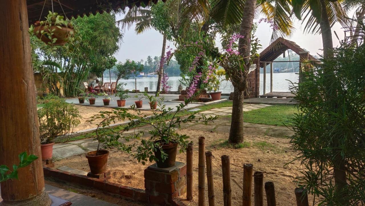 Ambadi'S Villa -Lake View Resort Pallipuram Exteriér fotografie