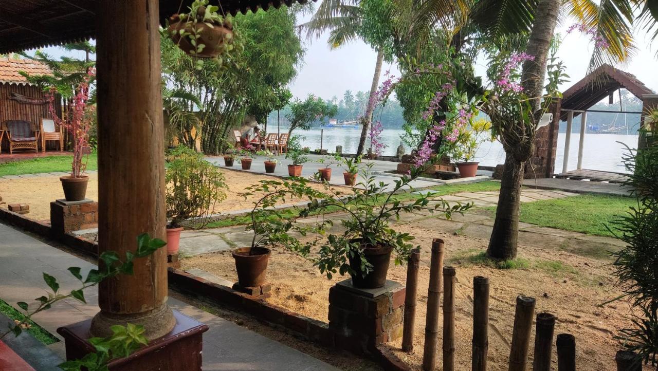 Ambadi'S Villa -Lake View Resort Pallipuram Exteriér fotografie