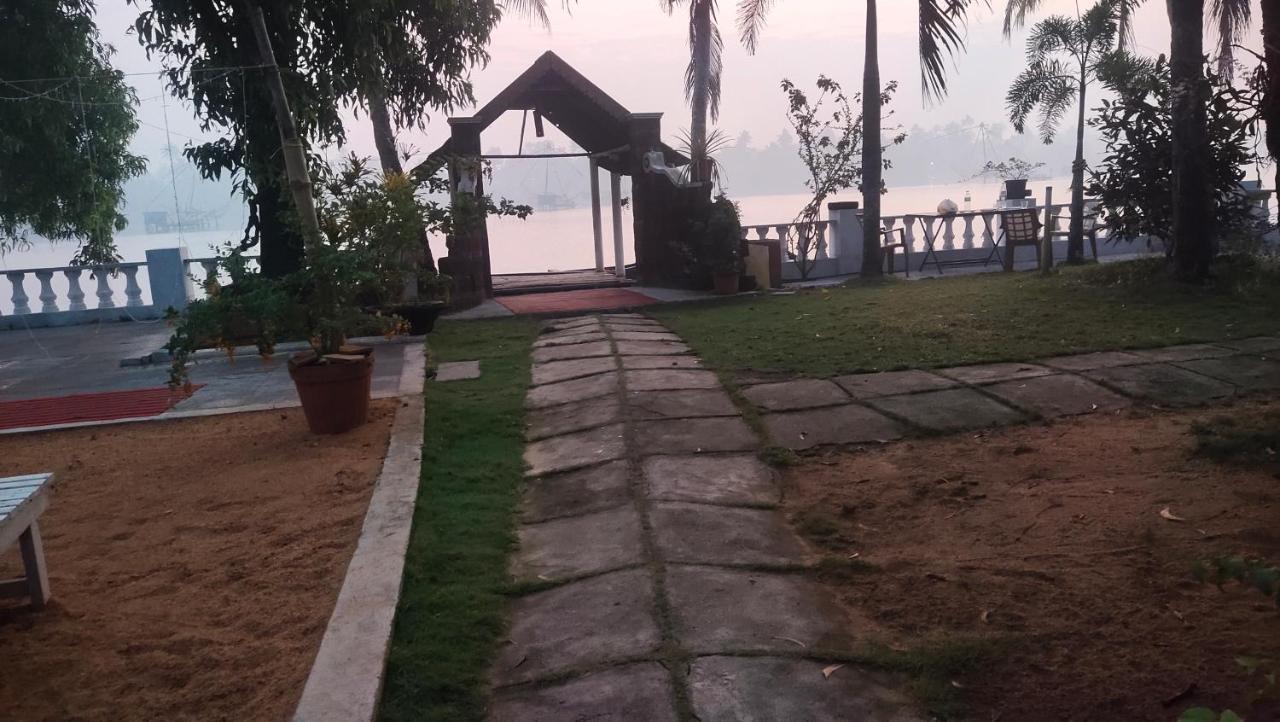 Ambadi'S Villa -Lake View Resort Pallipuram Exteriér fotografie