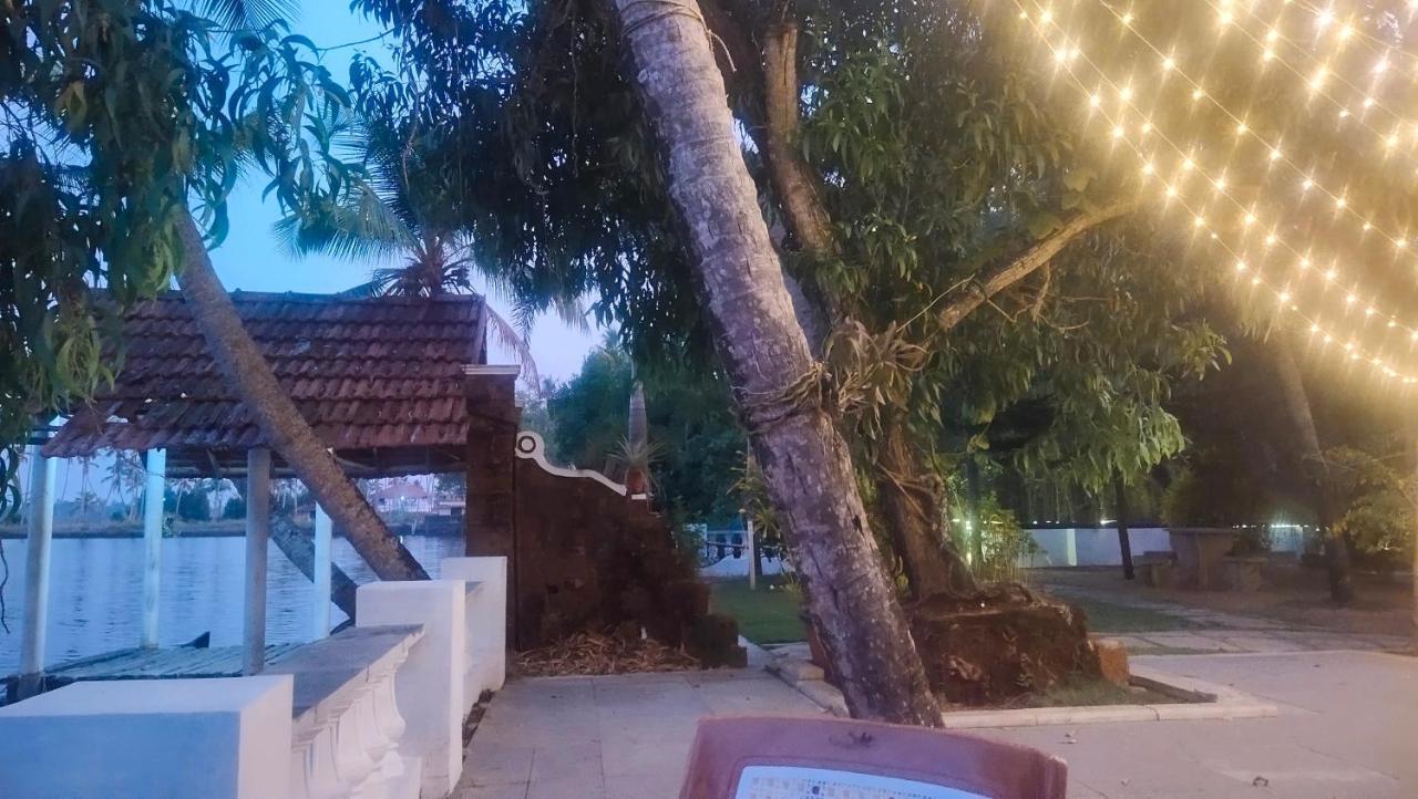 Ambadi'S Villa -Lake View Resort Pallipuram Exteriér fotografie