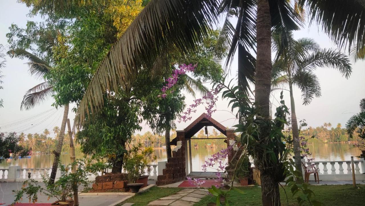 Ambadi'S Villa -Lake View Resort Pallipuram Exteriér fotografie